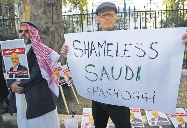 Proti vražde novinára Džamála Chášukdžího sa v piatok konal protest pred saudskoarabským veľvyslanectvom v Londýne.