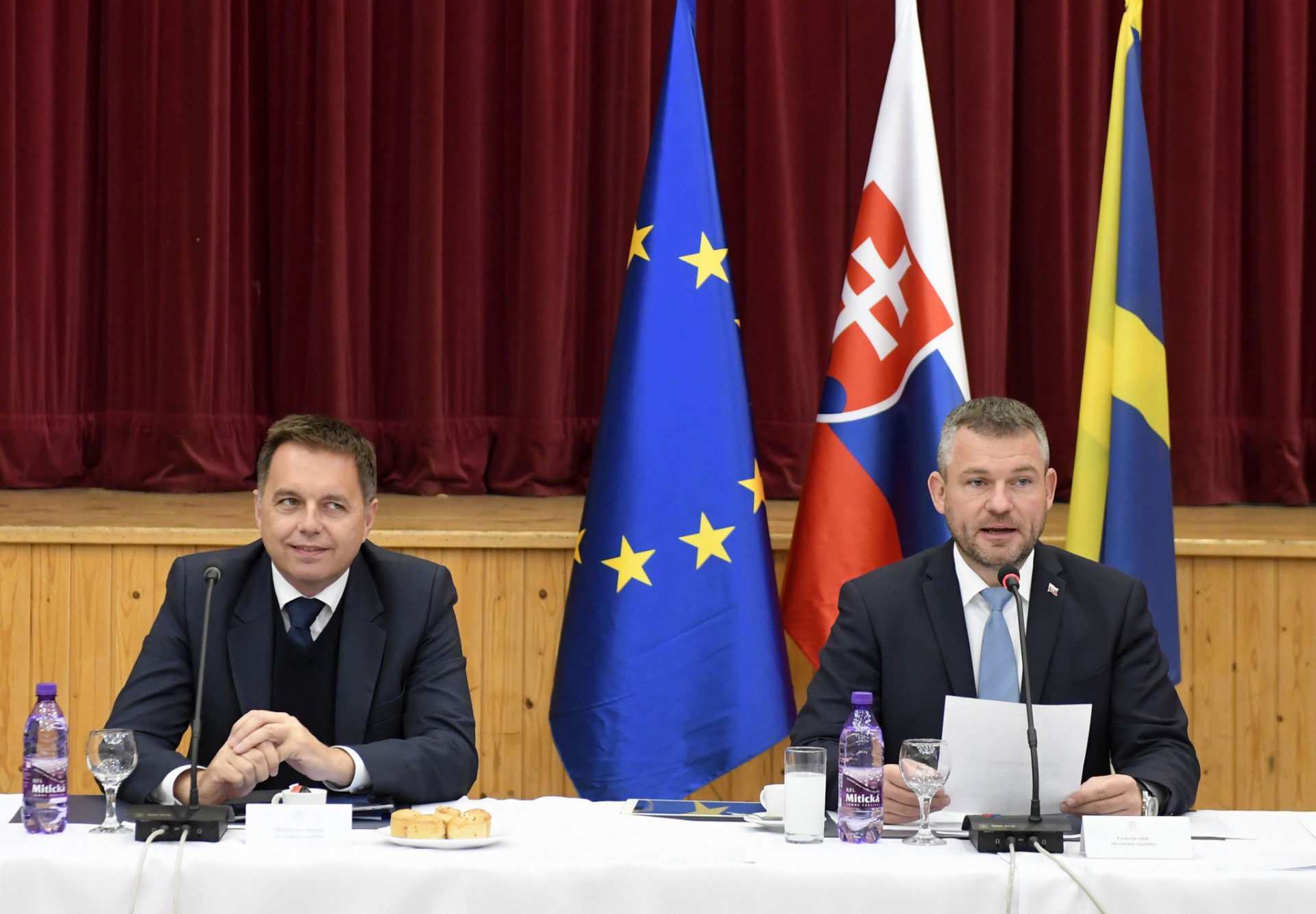 Minister financií Peter Kažimír a premiér Peter Pellegrini nemajú výsledky v zlepšovaní podnikania na Slovensku.