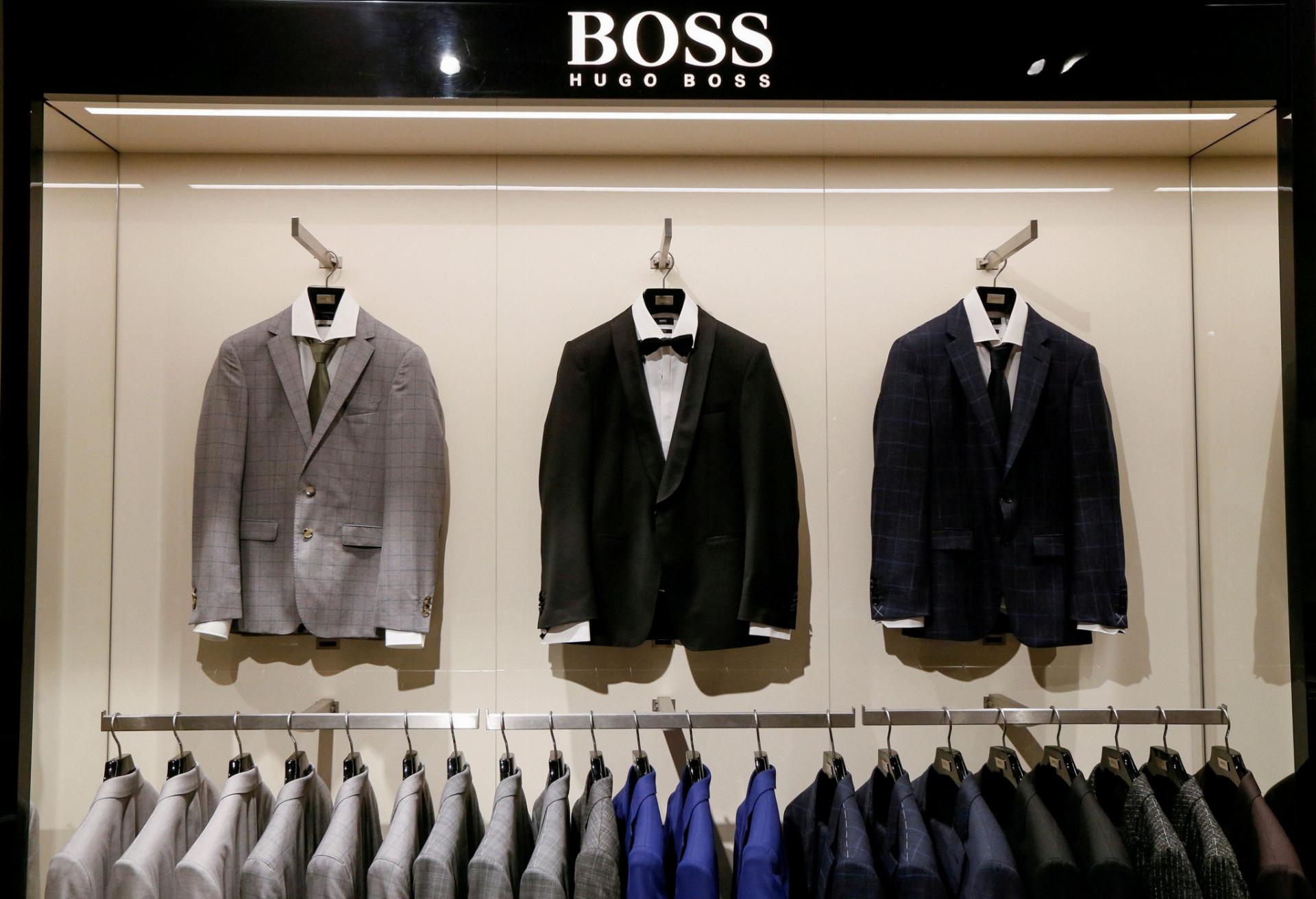Došlo už aj na predajne Hugo Boss z retailového reťazca Premium Fashion Brands, ktorý čelí viacerým návrhom na konkurz.
