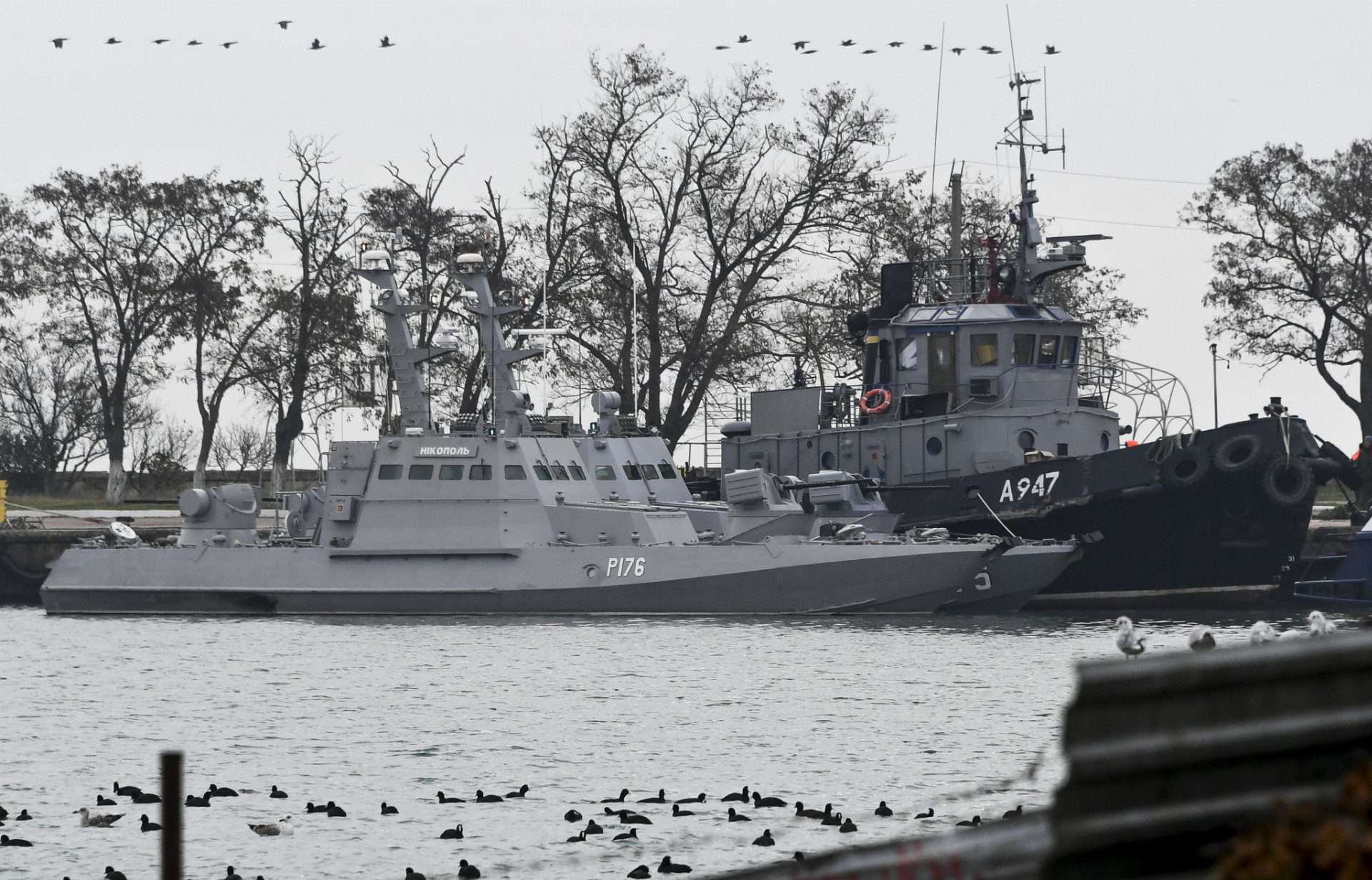 Rusi zajali tri ukrajinské lode prechádzajúce cez Kerčský prieliv.