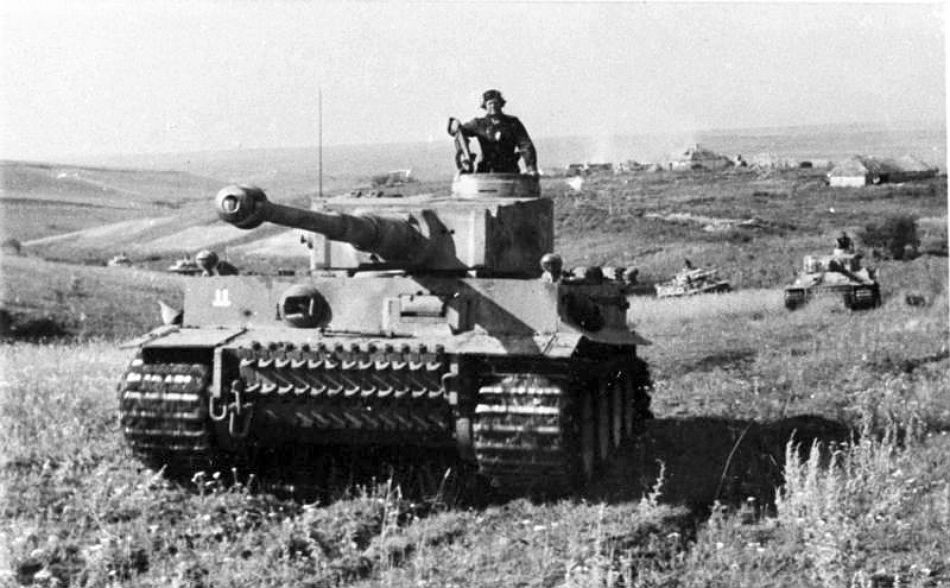 Tiger (na snímke z bitky pri Kursku) mal renomé nezničiteľného tanku.