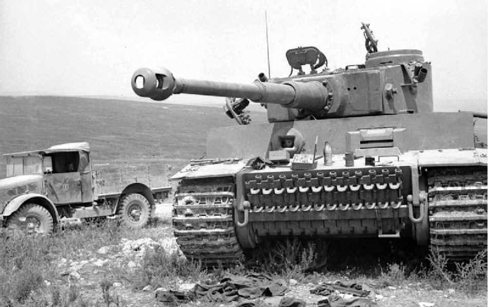 Nemecký tank Tiger I. s poradovým číslom 131 sa podarilo britskej armáde ukoristiť v Afrike.