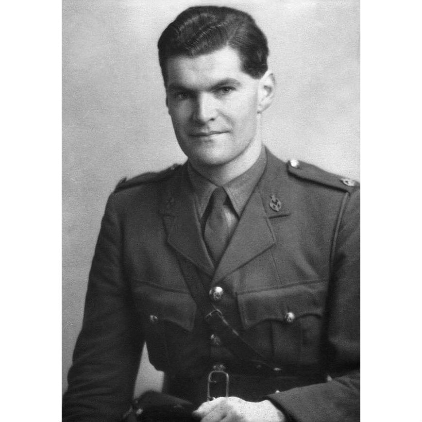 Douglas Lidderdale slúžil v domobrane aj v streleckom regimente a absolvoval tankistickú školu. Pracoval však ako technik-opravár bojových vozidiel a vedúci dielne.
