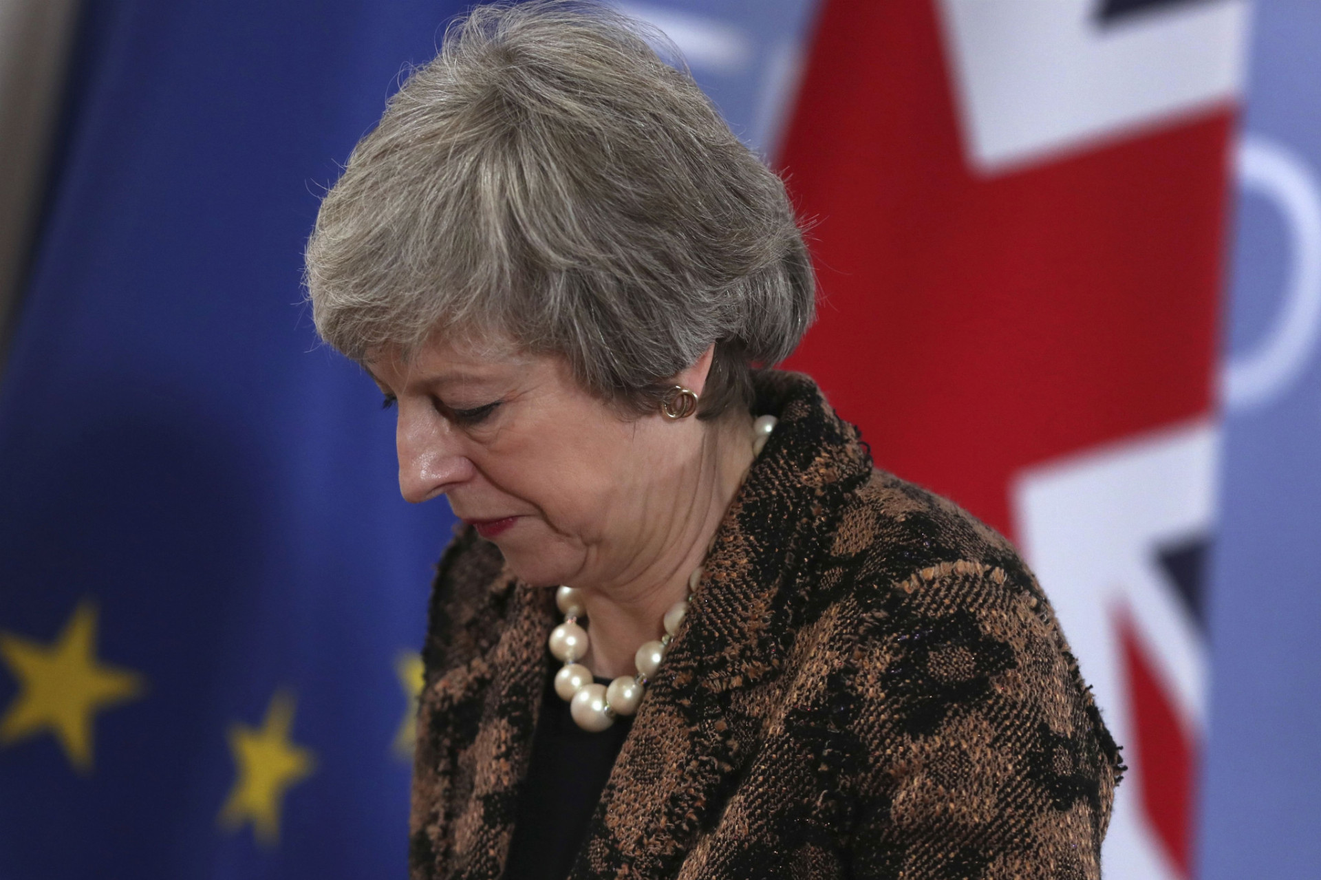Vo vládnom kabinete premiérky Theresy Mayovej sa hovorí o troch možnostiach riešenia brexitu.