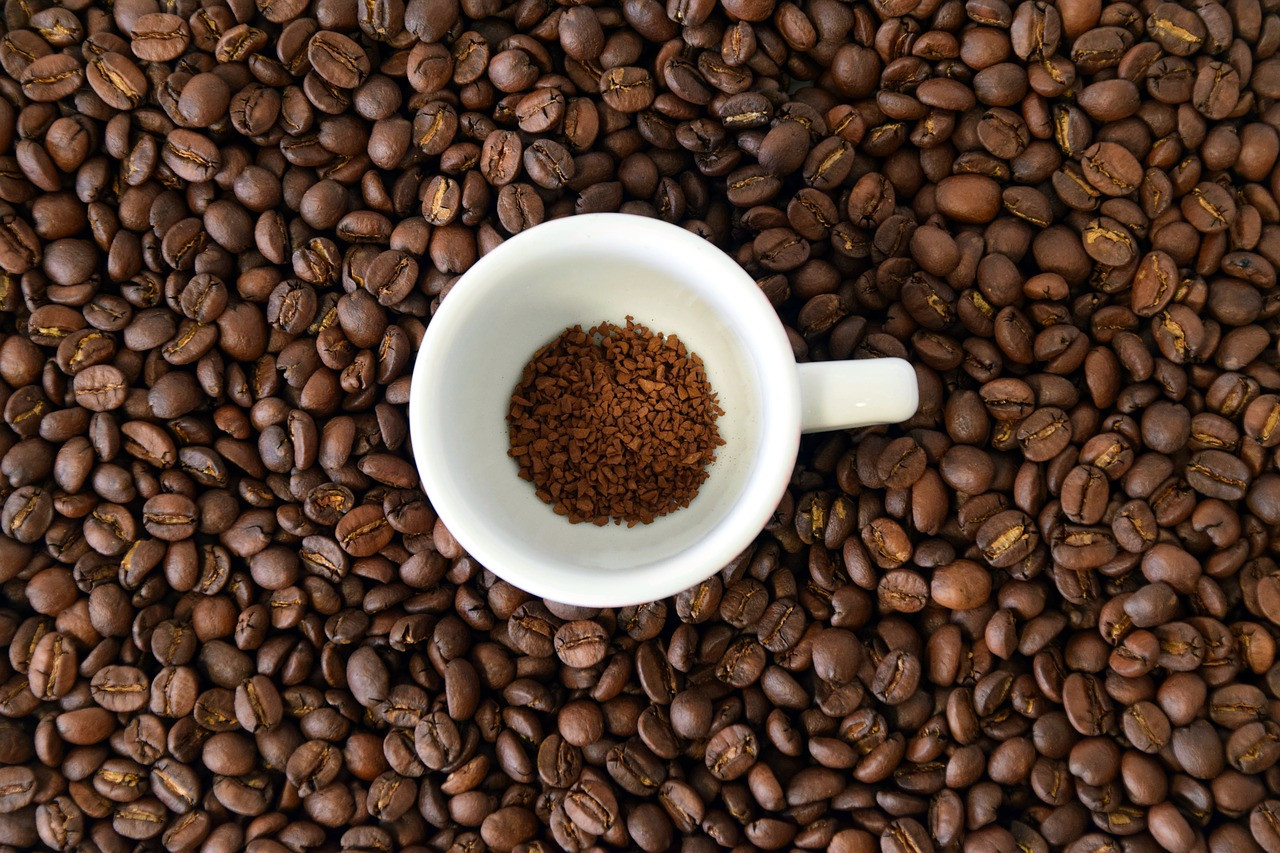 Rýchla príprava a z hľadiska nákladov aj efektívna. Kvalita instantnej kávy zaznamenala vzostup. To všetko napovedá tomu, že pri tomto druhu kávy vidíme jasné zlepšenie pokiaľ ide o chuť. 

Hodnotenie: Zlepšenie, 3/10