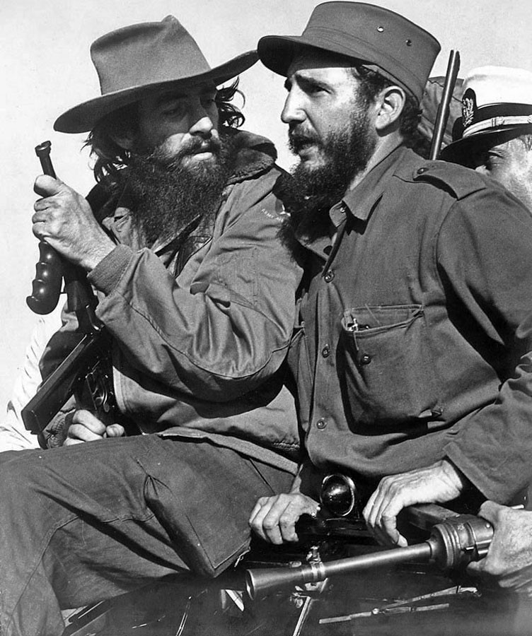 Fidel Castro s Camilom Cienfuegosom po príchode do Havany po víťazstve revolúcie 8. januára 1959.