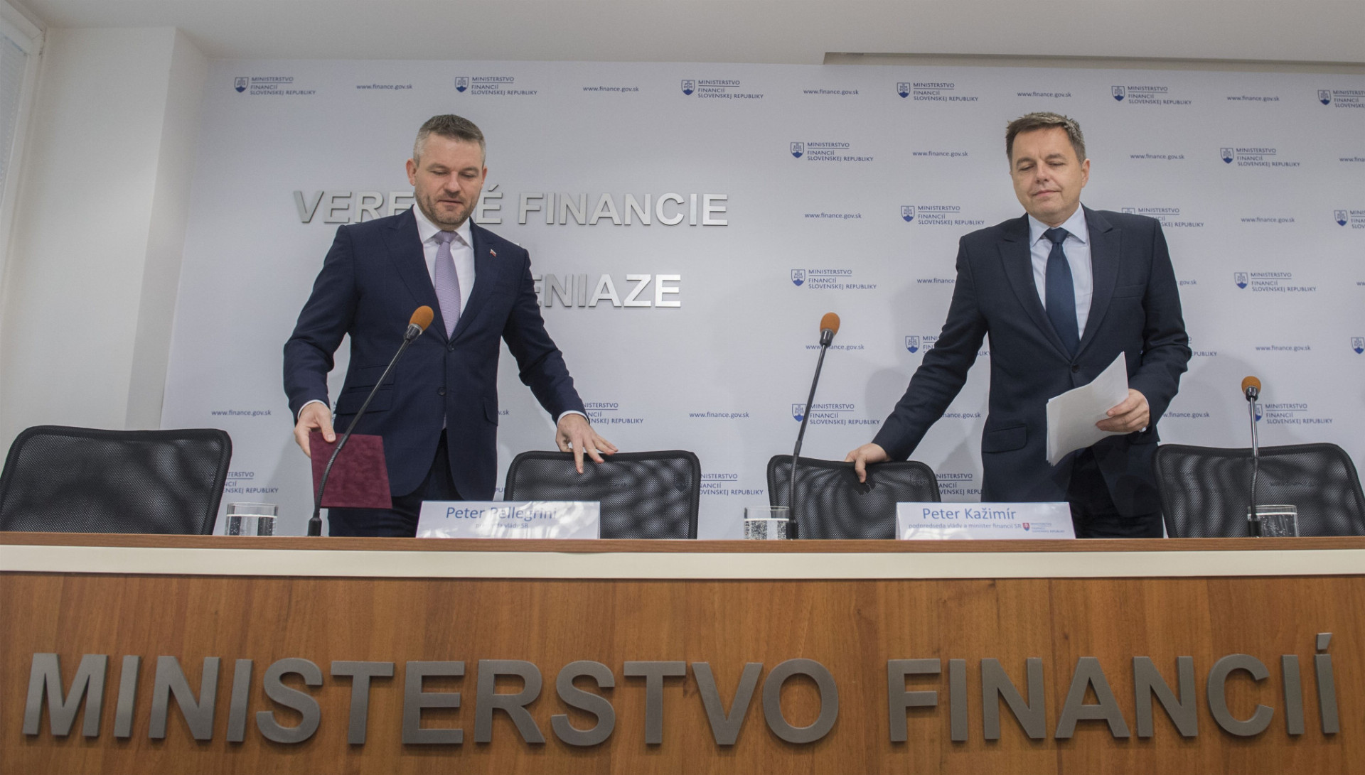 Premiér Peter Pellegrini spolu s ministrom financií Petrom Kažimírom predstavili svoje plány tesne po príchode nového roku.