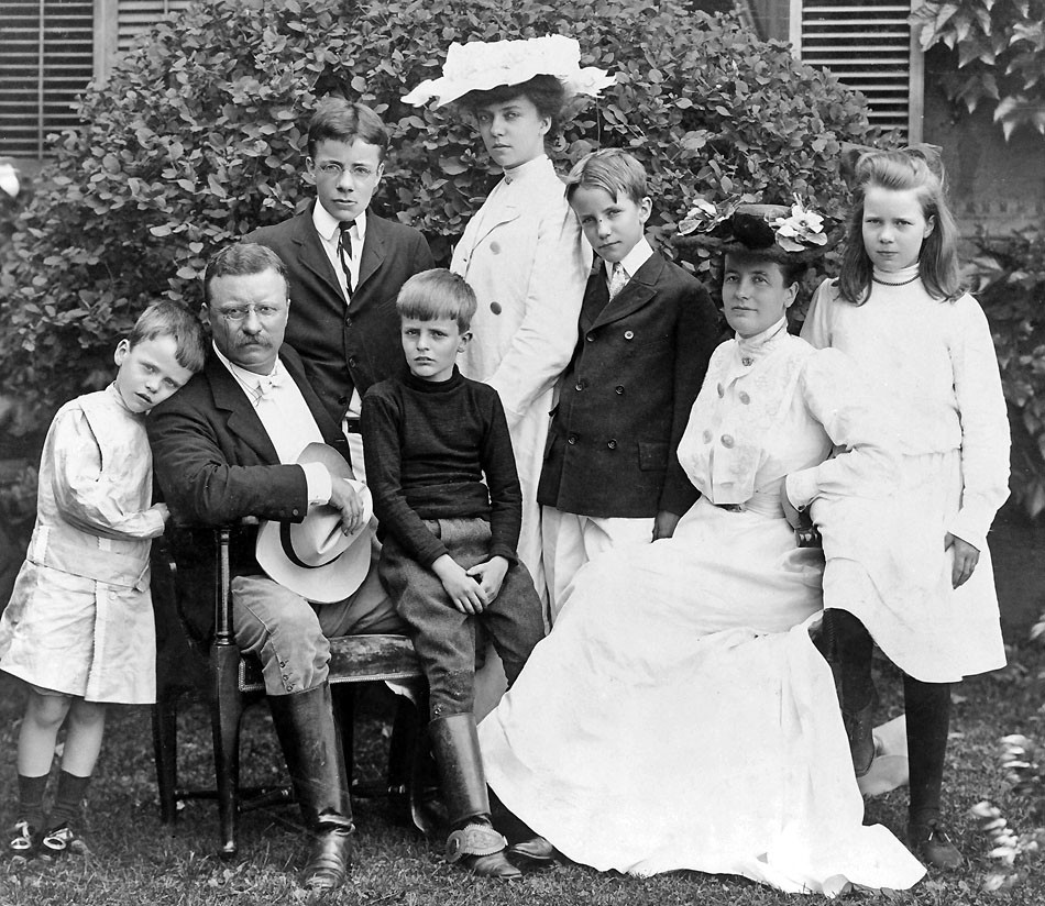 Theodore Roosevelt s rodinou v roku 1903.