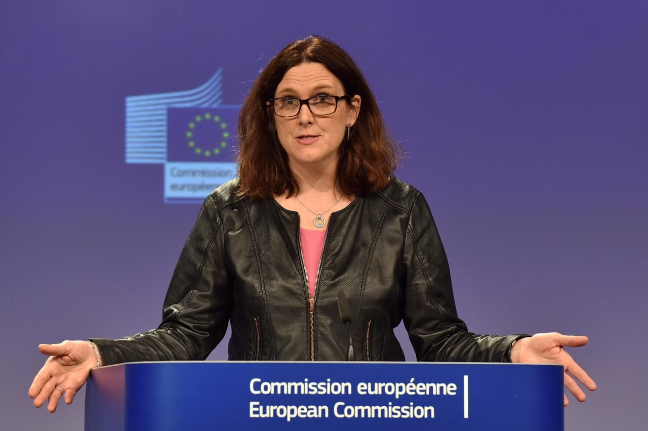 Európska komisia pre obchod v čele s Ceciliou Malmströmovou takmer s istotou predĺži 25-percentné clá na dovoz ocele na trh Európskej únie.