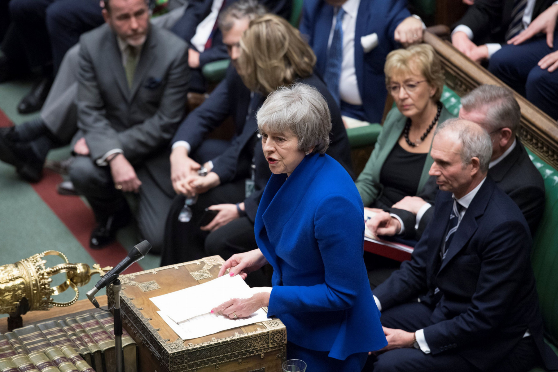 Britskej premiérke sa nepodarilo presadiť návrh dohody v londýnskom parlamente.