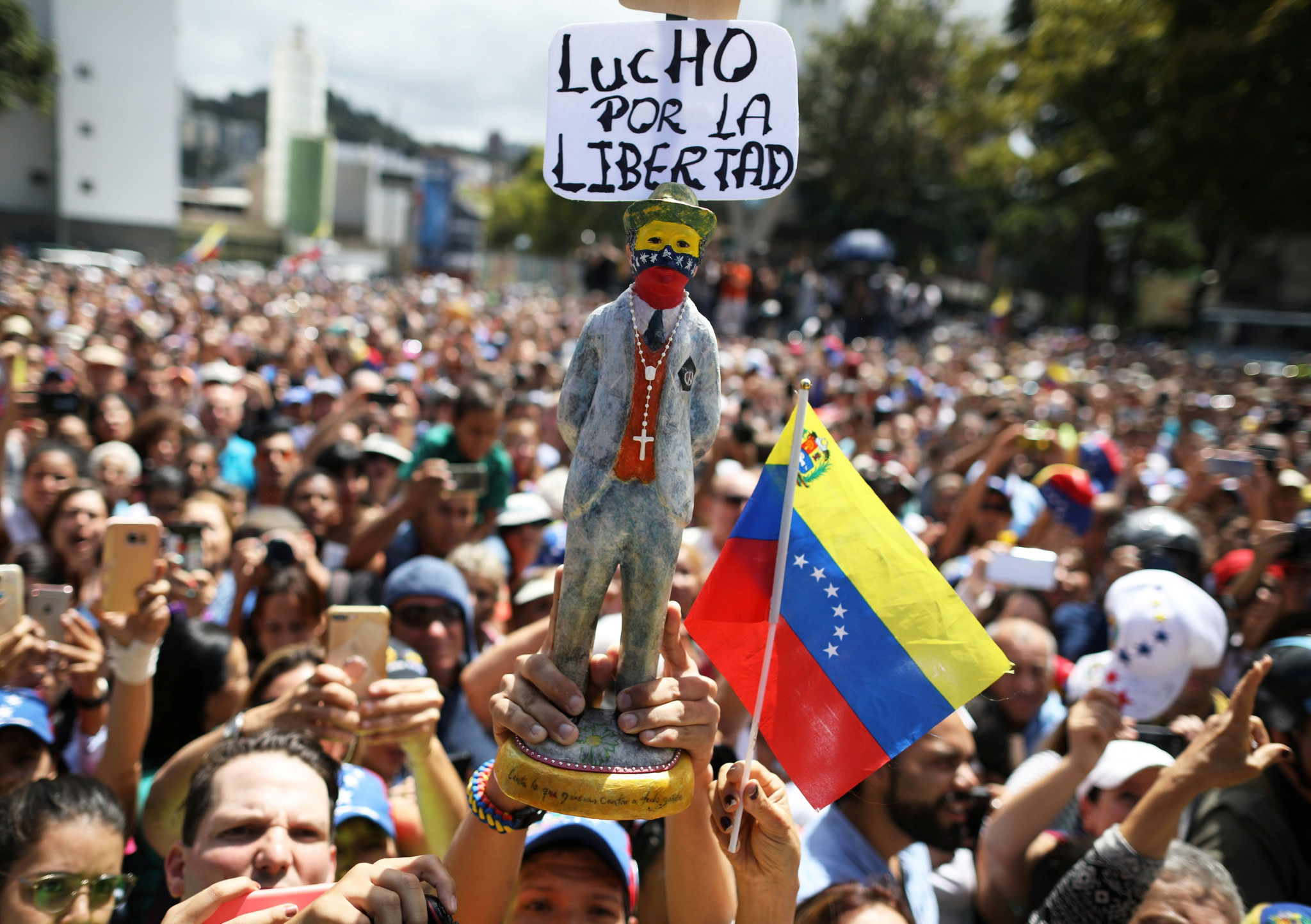 Radšej zomrieť v boji ako od hladu, tvrdia Venezuelčania.