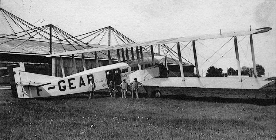 Lietadlo Farman F.60 Goliath po pristátí v Londýne 8. februára 1919.