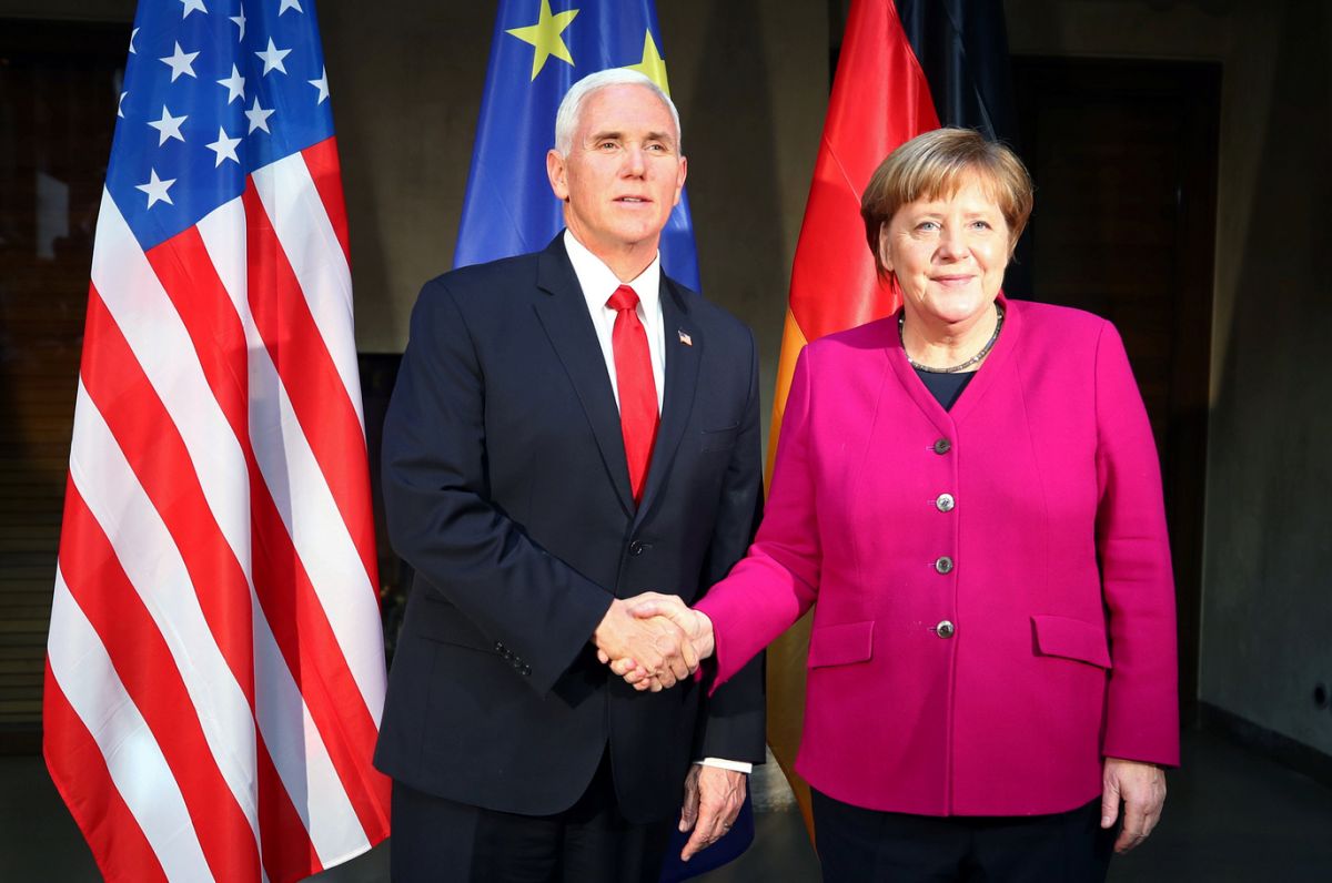 Angela Merkelová a Mike Pence