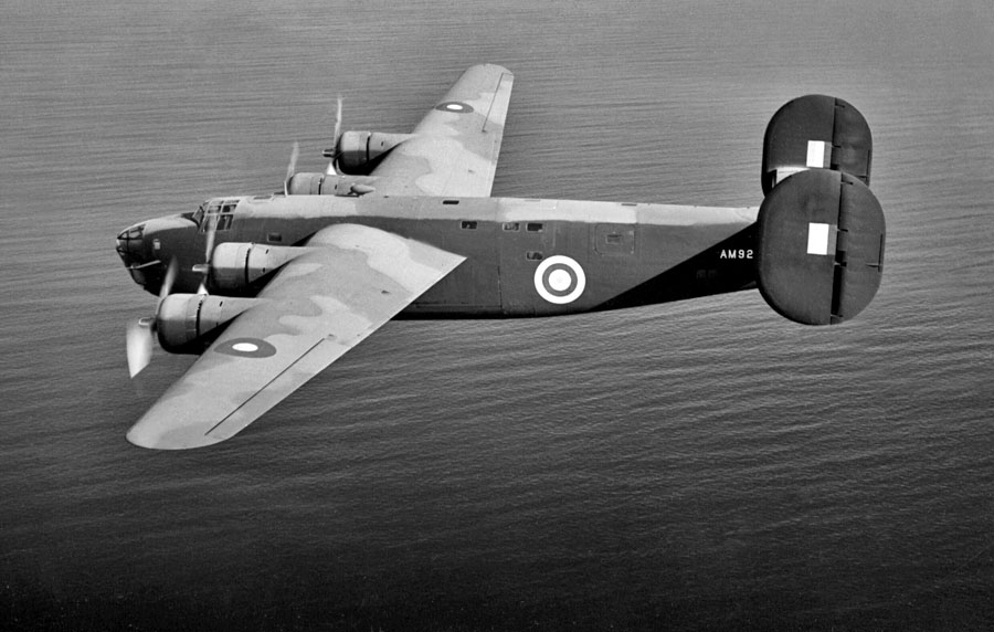 Lietadlo Liberator bolo svedkom posledných minút života Viléma Jakša. Skupina nemeckých diaľkových stíhačov ho zostrelila 21. augusta 1943 aj so 7 ďalšími letcami na palube.