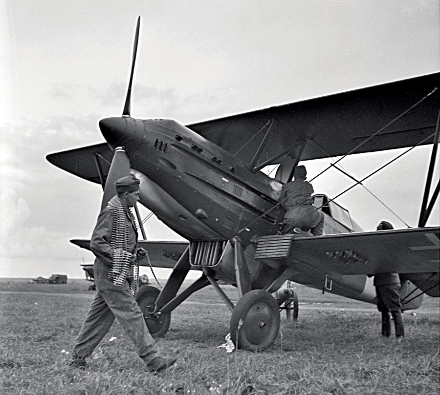 Slovenské stíhacie letectvo používalo prvé tri roky najmä stroje Avia B.534, legendy československého leteckého priemyslu.