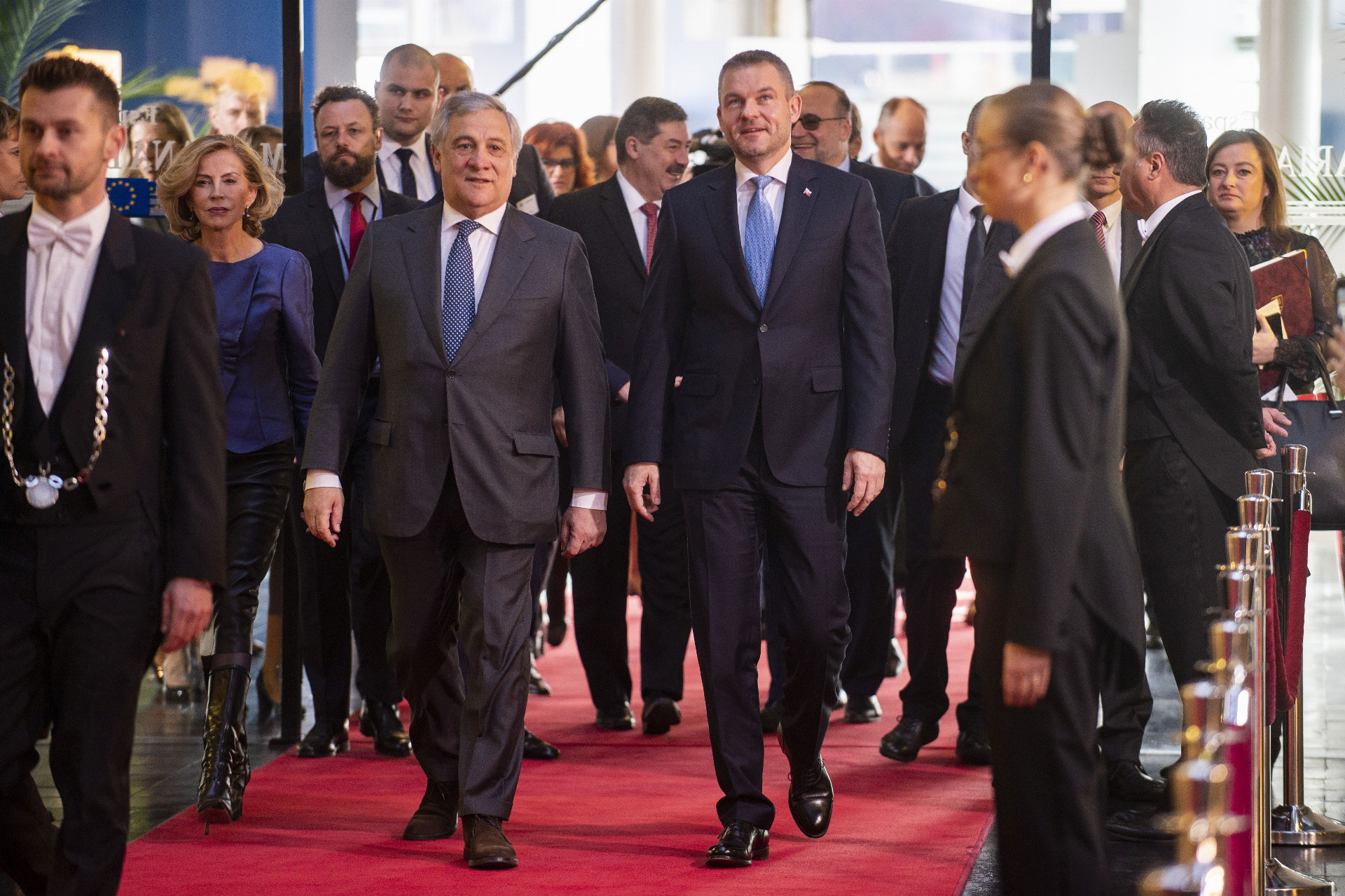 Podľa predsedu Európskeho parlamentu Antonia Tajaniho (vľavo), s ktorým sa Peter Pellegrini stretol, je dôležité hovoriť o budúcnosti Únie s každou členskou krajinou.