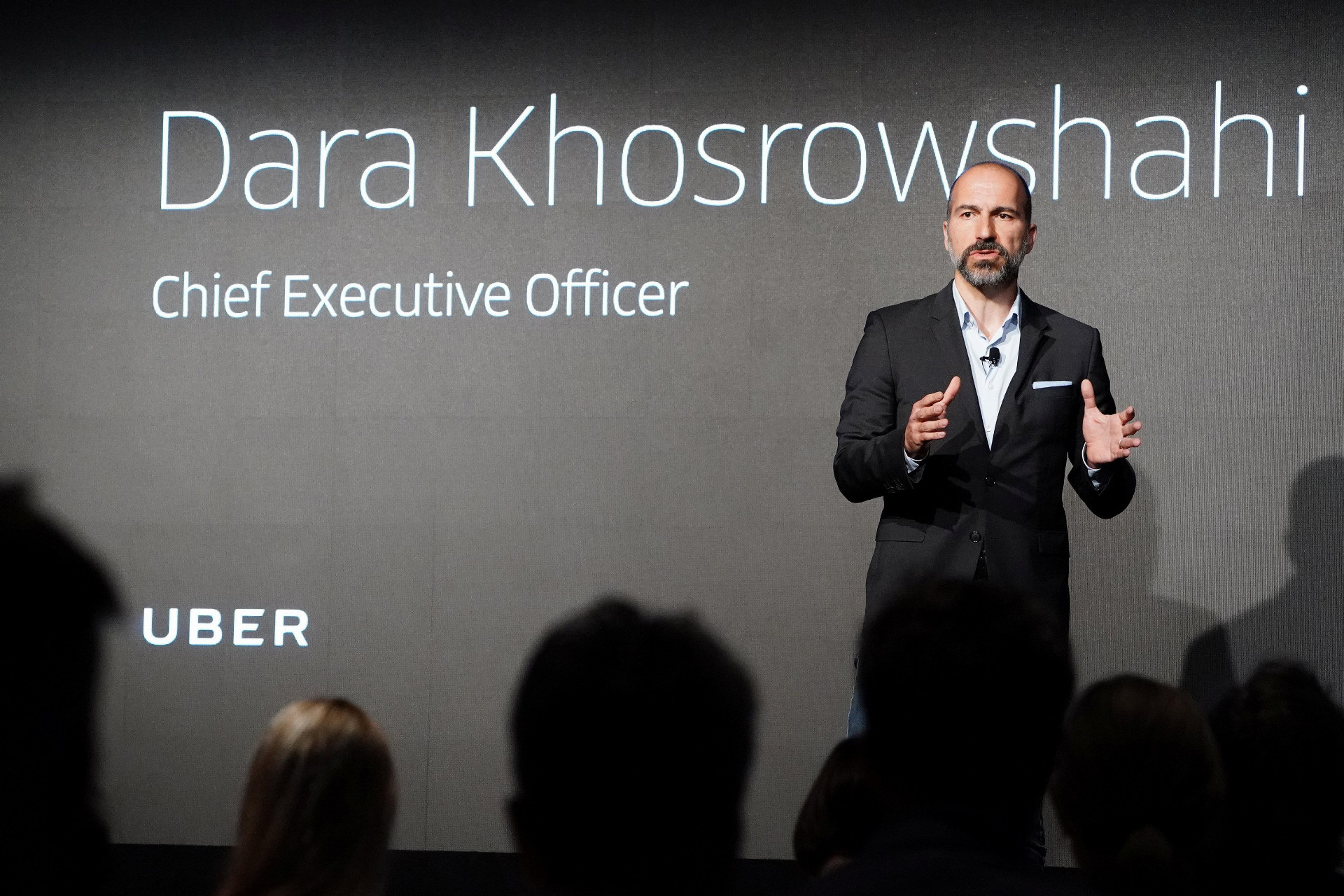 Uber vlani prerobil 1,8 miliardy dolárov. No generálny riaditeľ spoločnosti Dara Khosrowshahi zdôraznil, že oproti roku 2017 je strata o 400 miliónov nižšia.