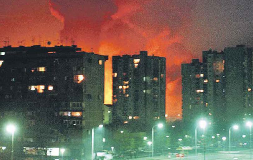 Pár dní po začiatku leteckých útokov zničili dve riadené strely tepláreň v Belehrade, vzdialenú asi sto metrov od obytných domov.