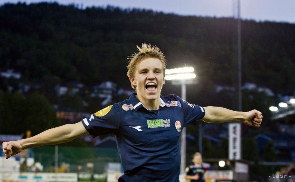 Martin Ödegaard na štarte profesionálnej kariéry v nórskom Stromsgodsete.