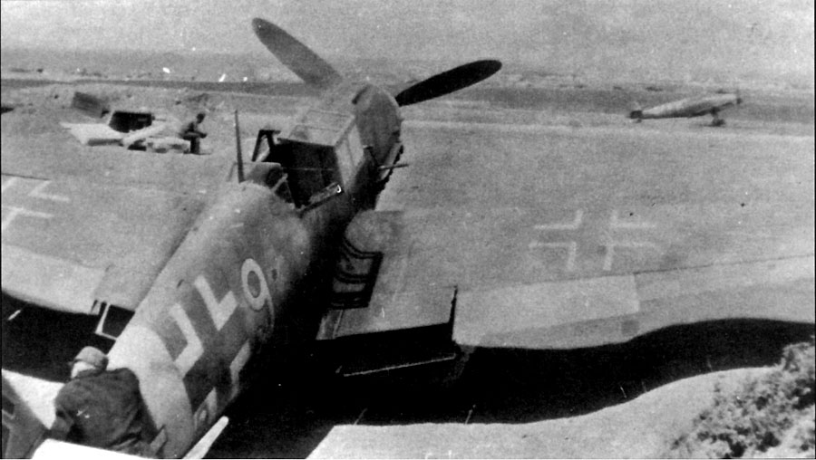 Režňákov Messerschmitt Bf 109 G-4 na letisku v Anape na východnom fronte.