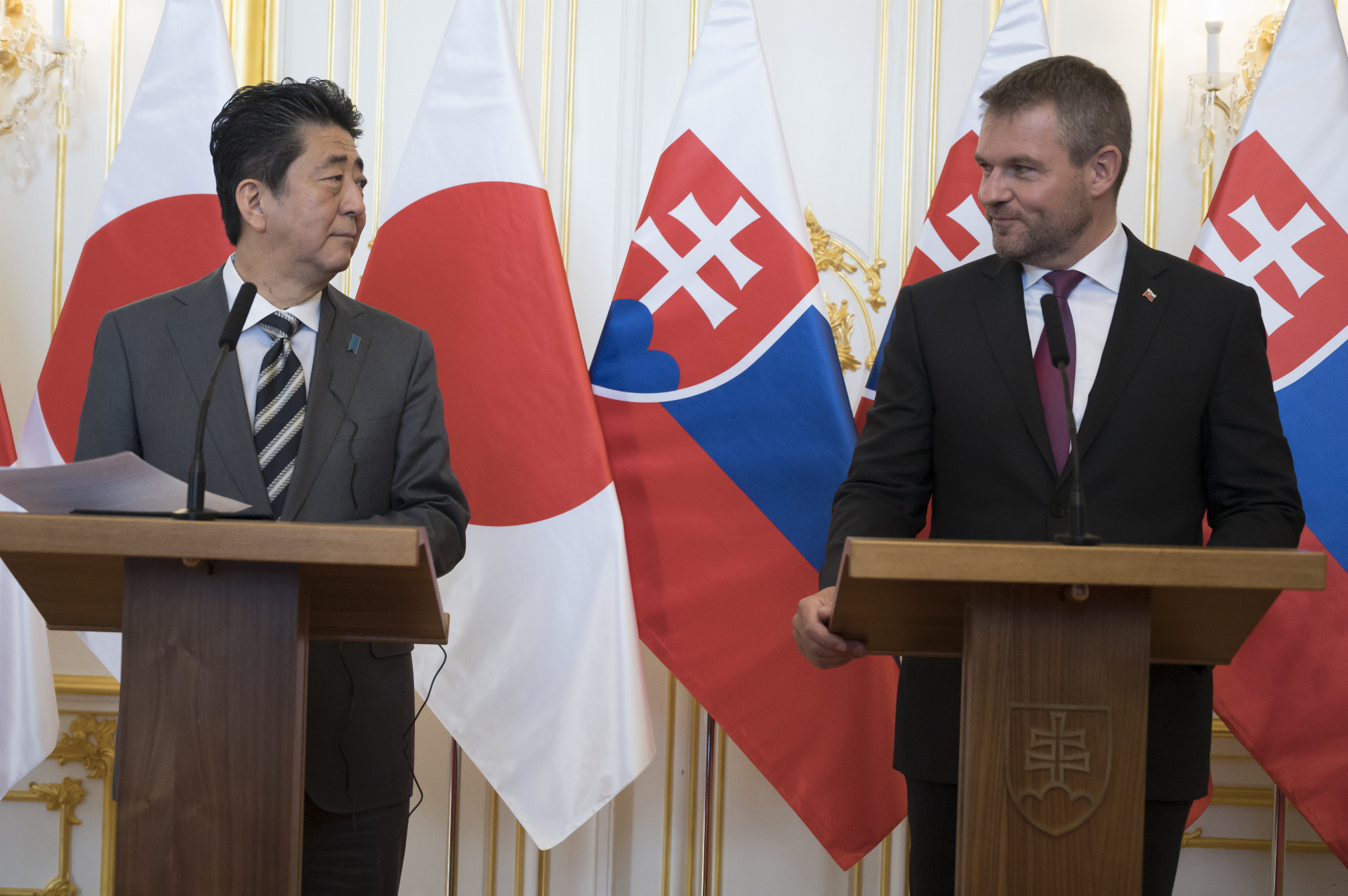 ec482ee6-15ff-4090-bee8-43b3515011f1