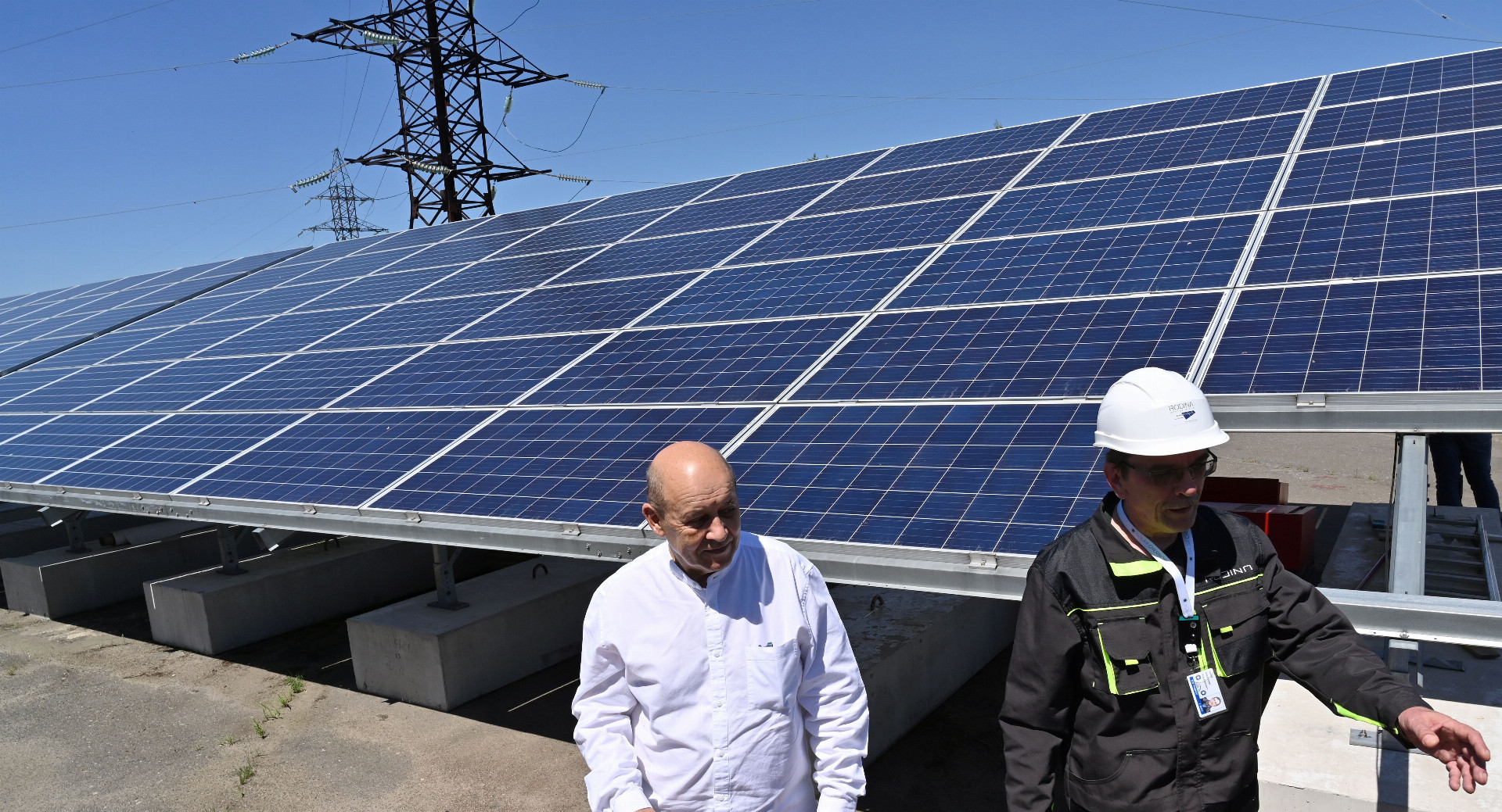 Francúzsky minister zahraničných vecí Jean-Yves Le Drian si solárnu elektráreň prišiel pozrieť minulú sobotu.