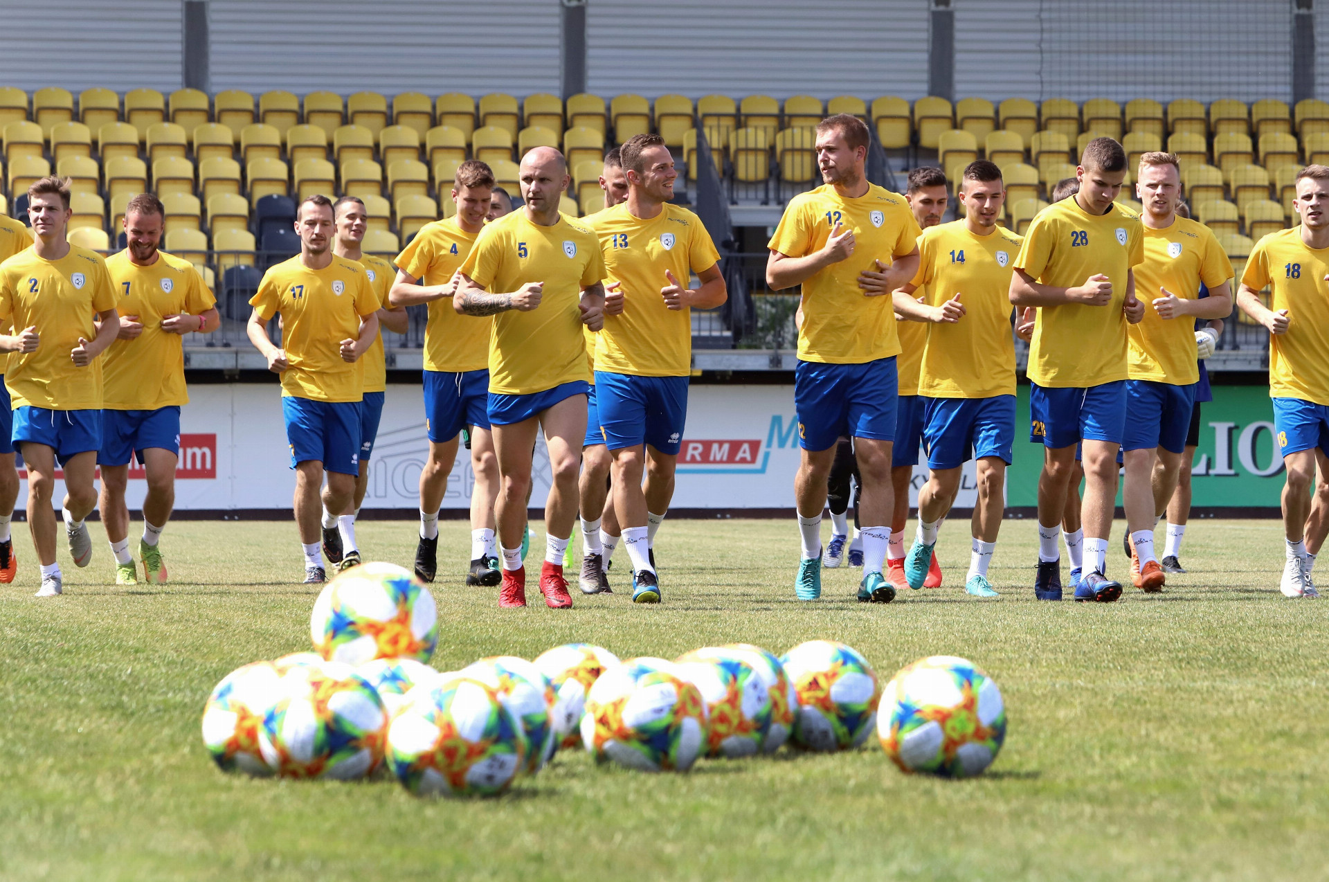 Futbalisti tímu FK Pohronie na štarte letnej prípravy pred novou sezónou, v ktorej sa premiérovo predstavia medzi domácou klubovou elitou.
