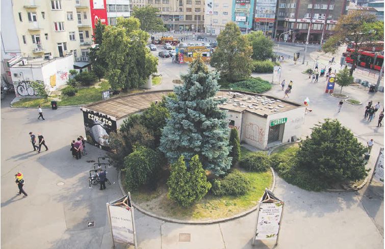 Radnica vlani ohl&aacute;sila revitaliz&aacute;ciu Kamenn&eacute;ho n&aacute;mestia. Pribudli nov&eacute; lavičky i ko&scaron;e.