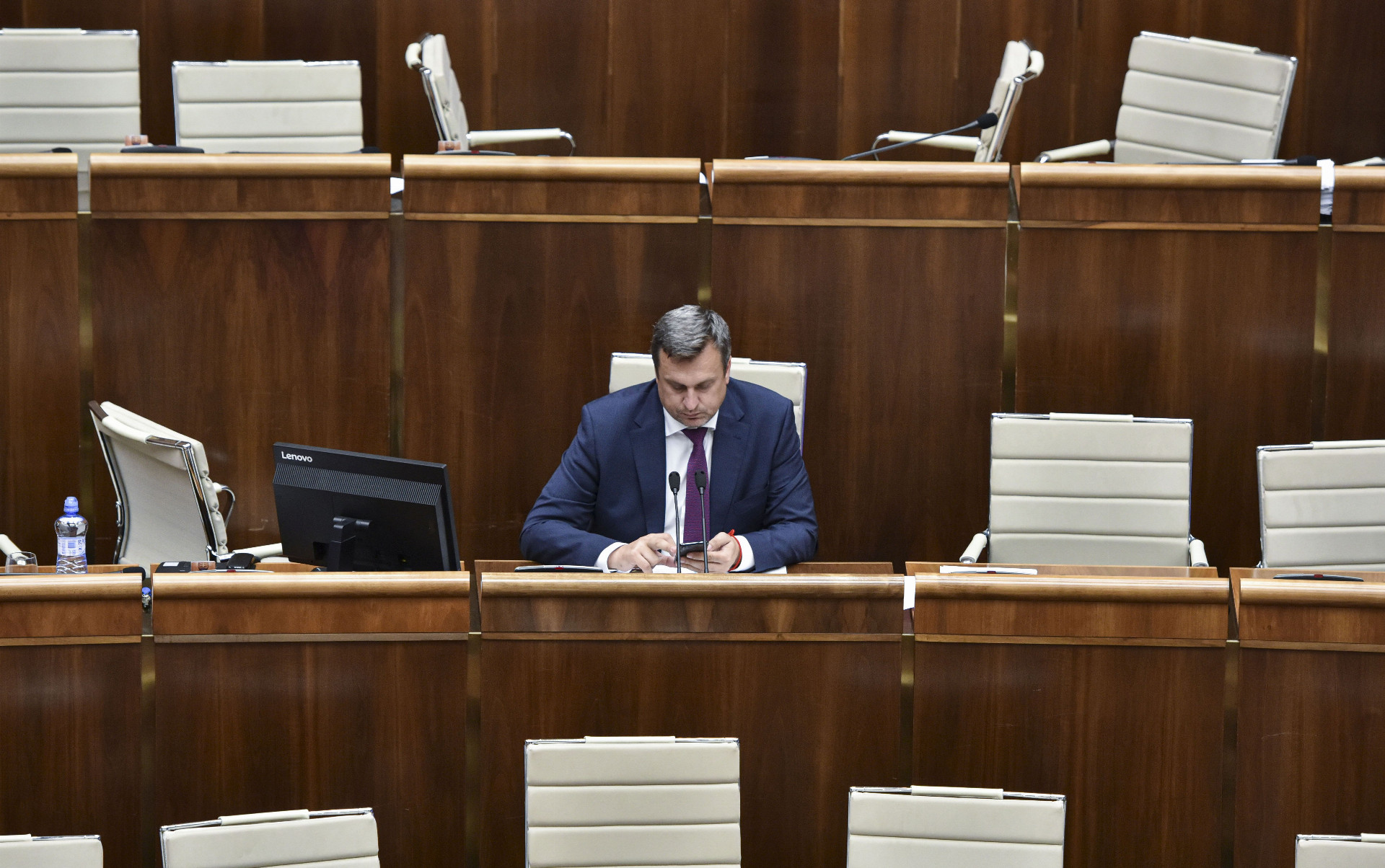 Len v sobotu ohlásil Andrej Danko zmeny vo financovaní strán a včera ich už parlament schválil.