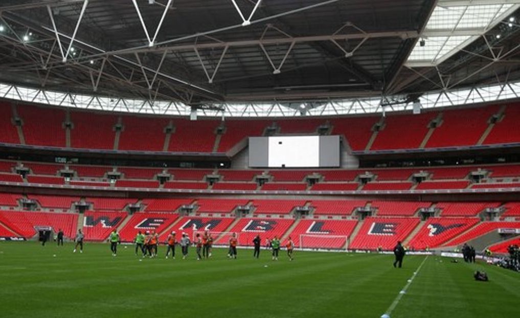 Posledné tri zápasy majstrovstiev Európy sa uskutočnia na kultovom štadióne Wembley.