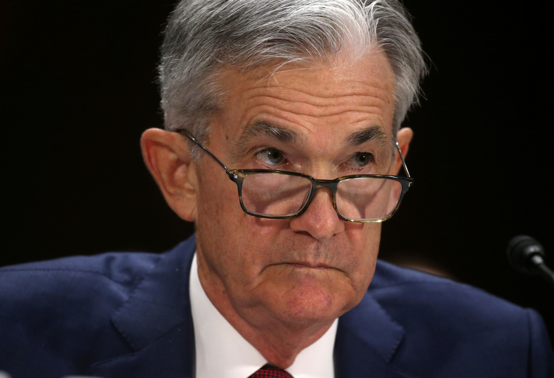 erome Powell dlhodobo čelí tlaku zo strany amerického prezidenta Donalda Trumpa, ktorý presadzuje politiku nízkych úrokových sadzieb na podporu americkej ekonomiky.