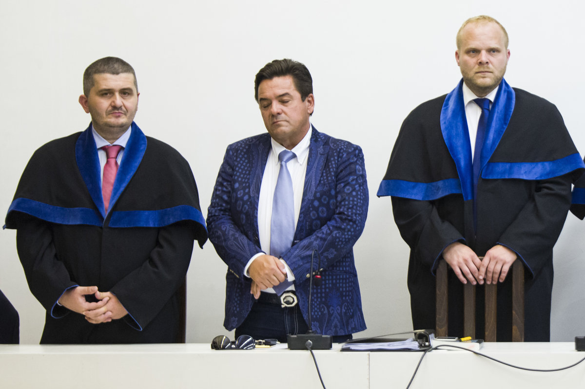 Inform&aacute;cie z konverz&aacute;ci&iacute; v&auml;zobne st&iacute;han&eacute;ho Mariana Kočnera (v strede) m&ocirc;žu posl&uacute;žiť ako ind&iacute;cie v ďal&scaron;&iacute;ch pr&iacute;padoch vy&scaron;etrovania korupcie.