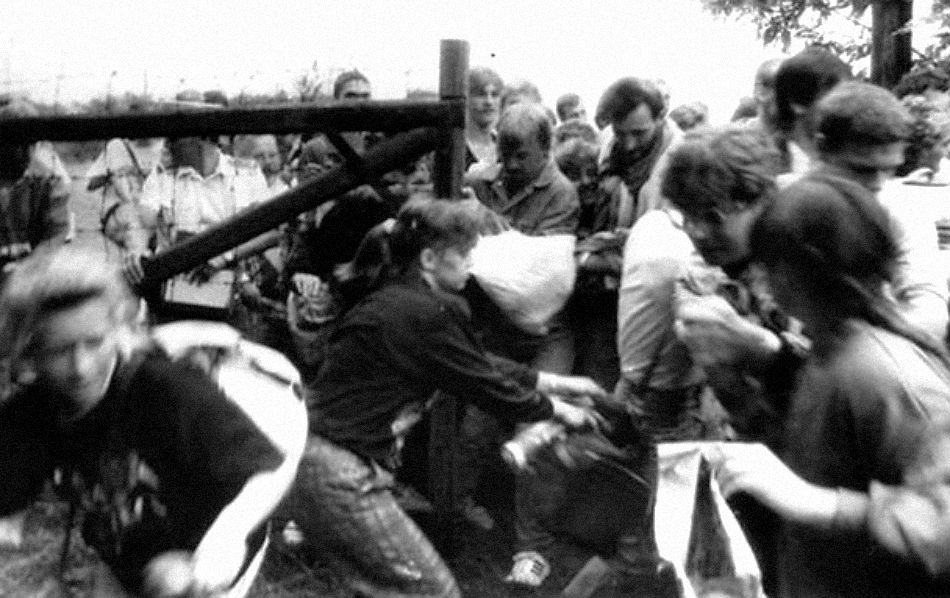Na Paneurópskom pikniku sa 19. augusta 1989 začal hromadný útek občanov Nemeckej demokratickej republiky na Západ.