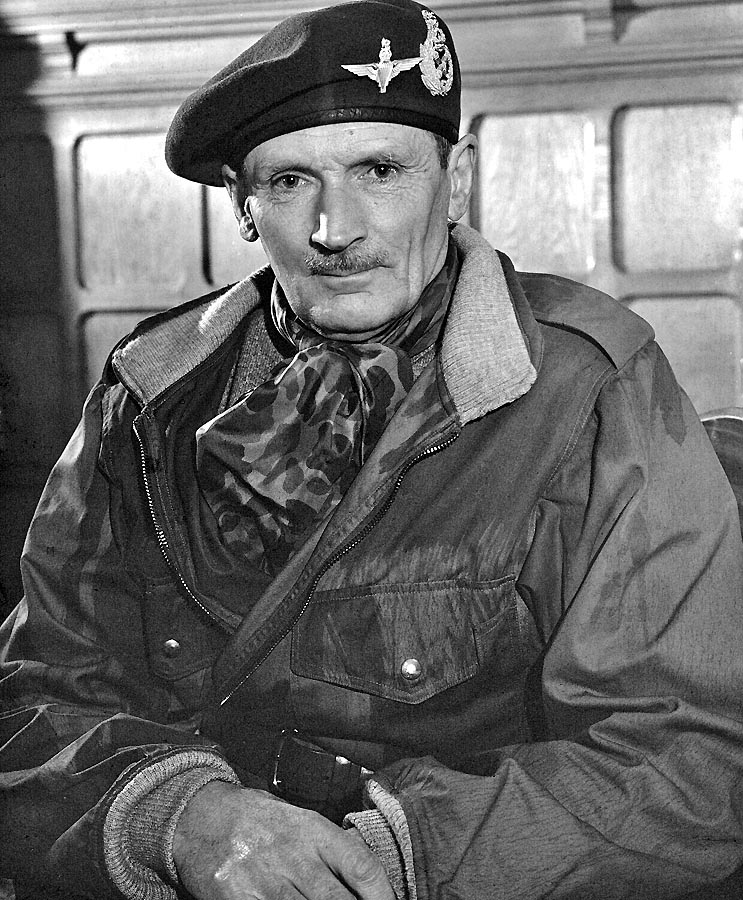 Poľný maršal Bernard Montgomery chcel operáciou Market Garden urýchliť porážku hitlerovského Nemecka, jej výsledok ale nakoniec priniesol opak.