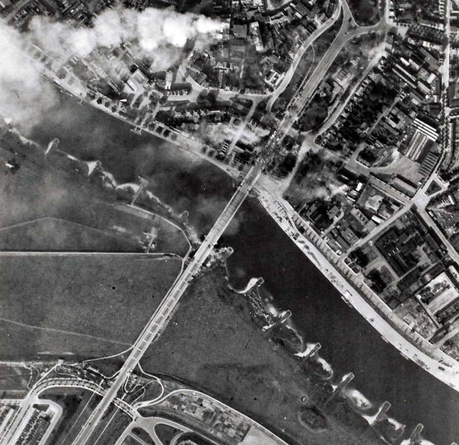 Obsadenie veľkého cestného mosta cez Rýn v Arnheme bolo jedným z kľúčových bodov operácie.