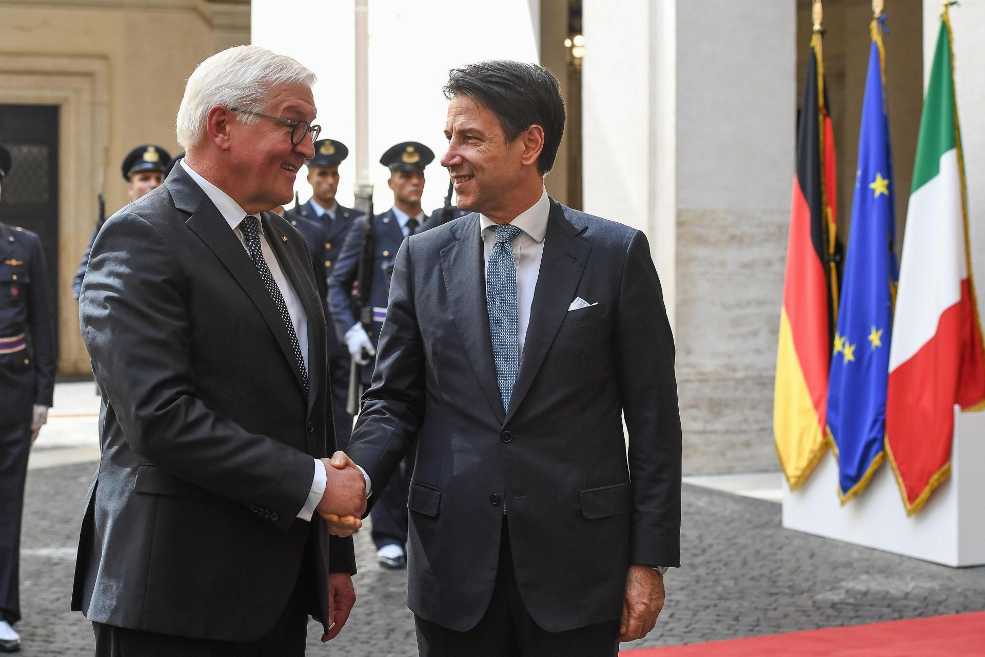 Na snímke zľava nemecký prezident Frank-Walter Steinmeier a taliansky premiér Giuseppe Conte počas stretnutia v Ríme
