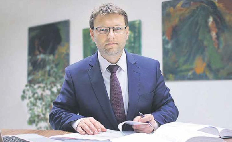 Podľa advokáta Ivana Humeníka je pre politikov triezve pomenovanie stavu slovenského zdravotníctva politická samovražda.