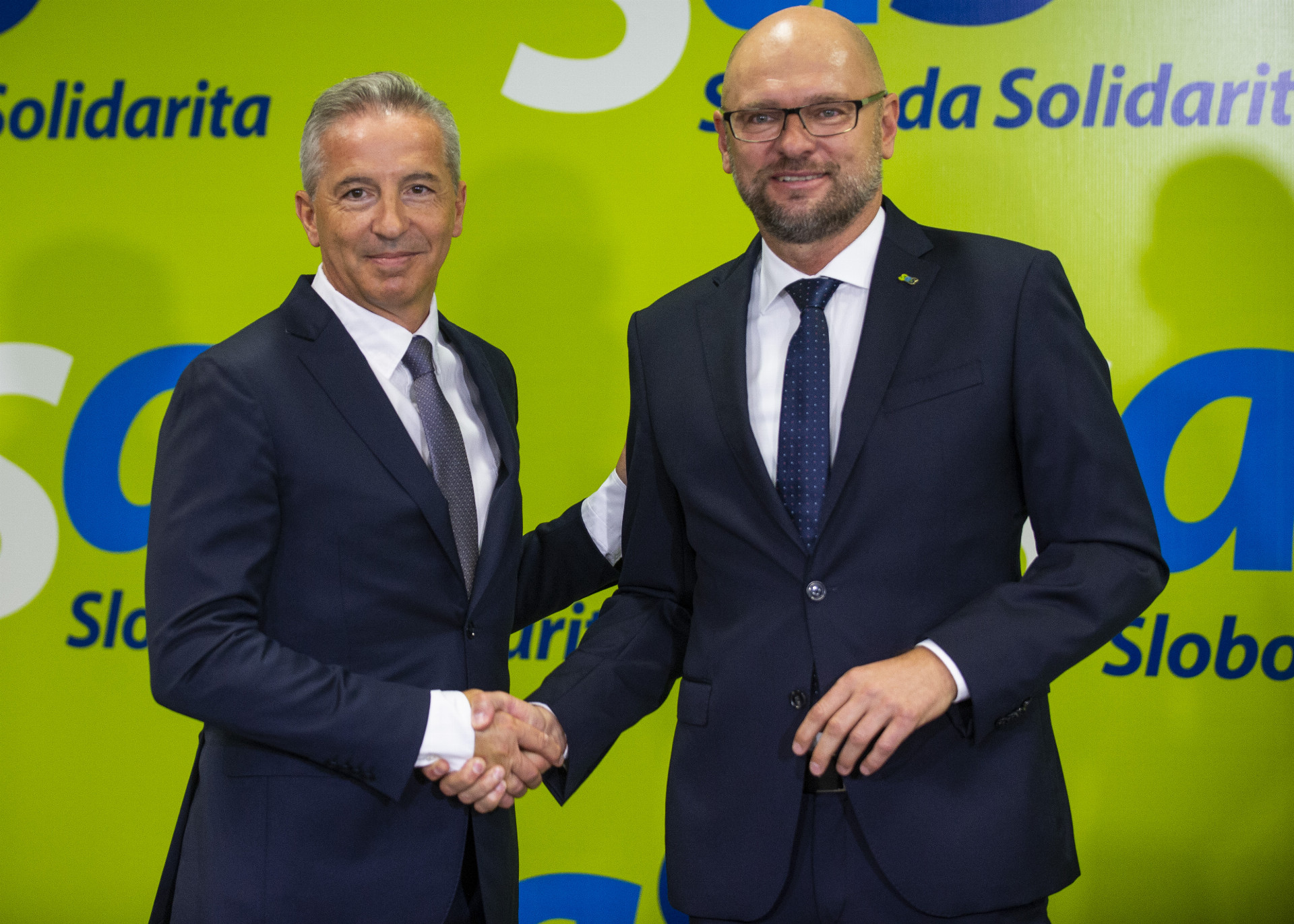 8eb13bb7-ab47-419d-bbca-0a5ad527b172