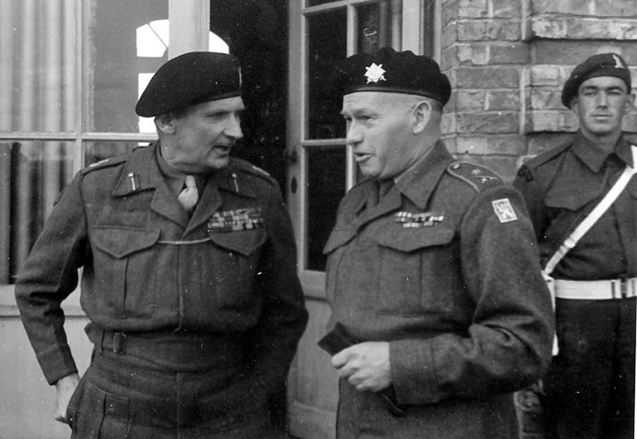 Veliteľ Československej samostatnej obrnenej brigády Alois Liška s britským poľným maršalom Bernardom Montgomerym.