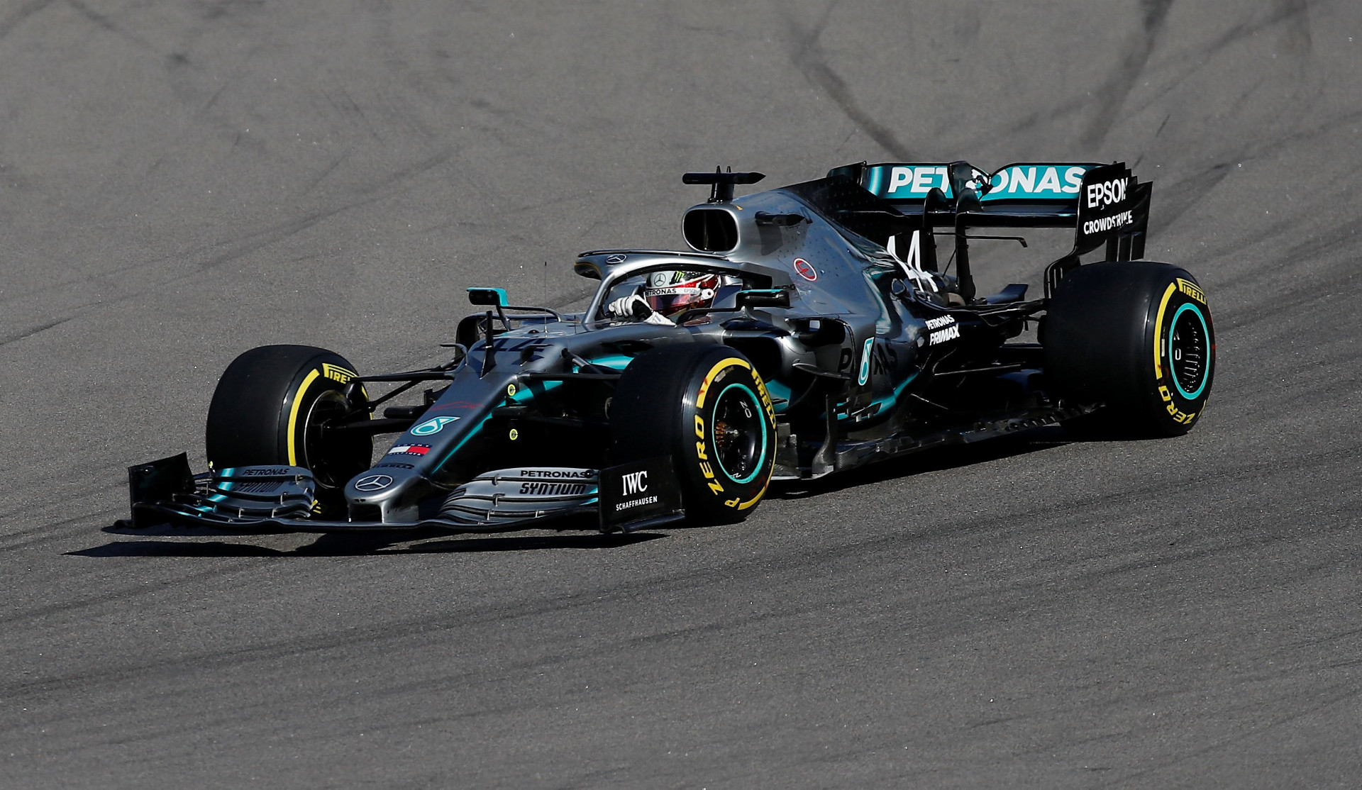 Monopost britského pilota Mercedesu Lewisa Hamiltona, s ktorým preteká v prebiehajúcej sezóne.