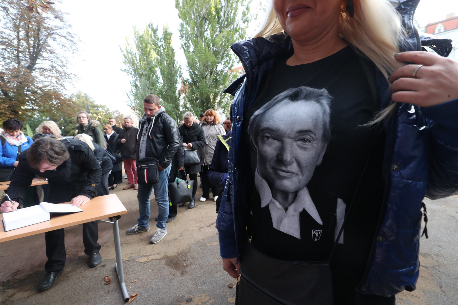 519d715d-b790-49a8-b9f5-86eeb9d014ae