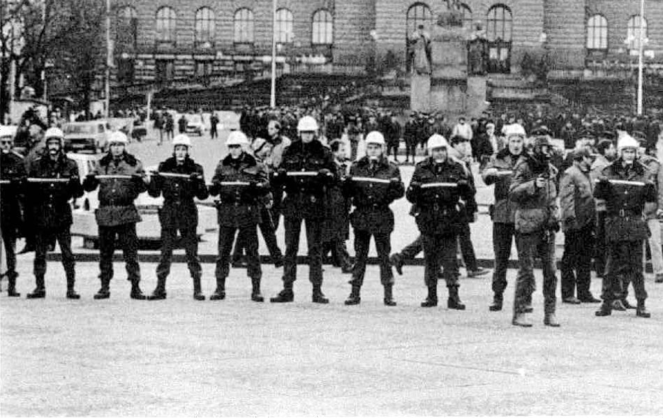 Demonštrácie, ktoré prebehli v Československu v roku 1989 boli policajnými  jednotkami potláčané s mimoriadnou tvrdosťou. 