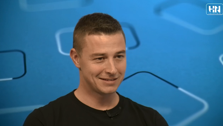 42dacfc9-b60b-467b-af34-8617870f3eb2