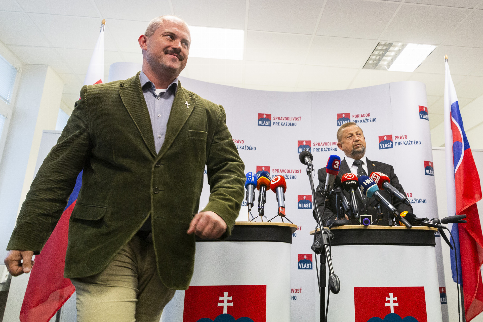 10c84093-1832-4d26-93cb-aebf04b65966