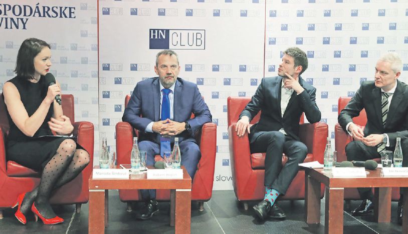 Na HNClube so šéfredaktorkou HN Marcelou Šimkovou diskutovali poslanci Európskeho parlamentu Robert Hajšel a Michal Šimečka a primátor Kežmarku a člen Európskeho výboru regiónov Ján Ferenčák (na snímke zľava).
