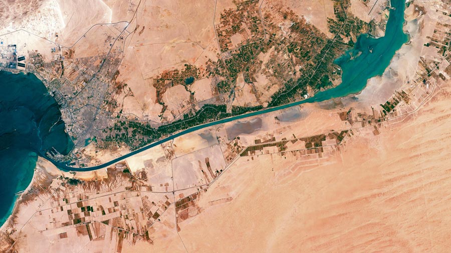Satelitná snímka Suezského prieplavu.
