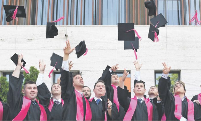 Systém duálneho vzdelávania spustili pred štyrmi rokmi. Na trhu práce už má prvých absolventov.