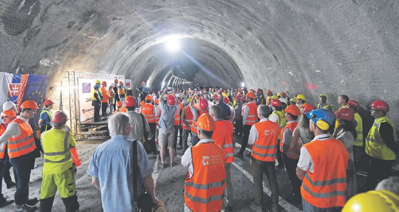 Tunel, ktorý sa tento rok podarilo dokončiť, je v Prešove. Prerazili ho v júni.