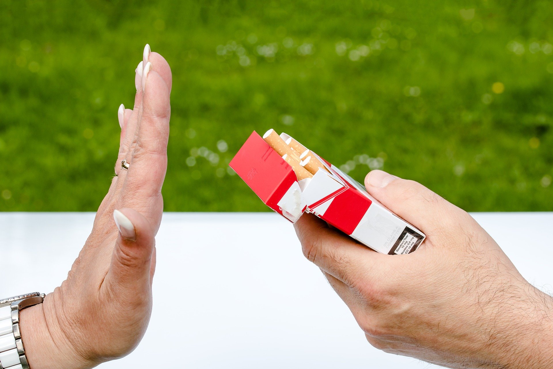 Fajčenie totiž poškodzuje krvné cievy v tkanivách a orgánoch, a to isté robí cukrovka. Keď sa teda oboje zíde, riziká spôsobené cukrovkou sa podstatne zvyšujú.