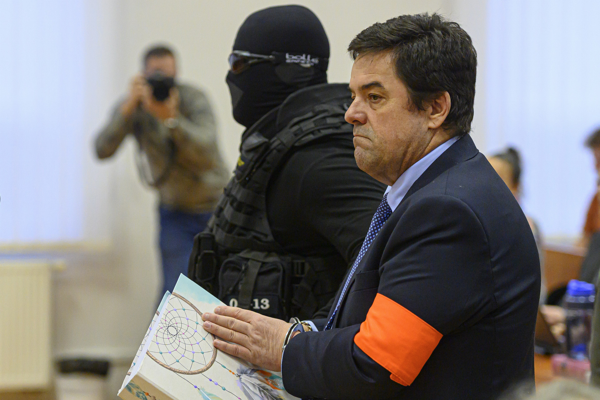 15fe4d71-5bf0-4b61-9175-ae5a1e8ac11c